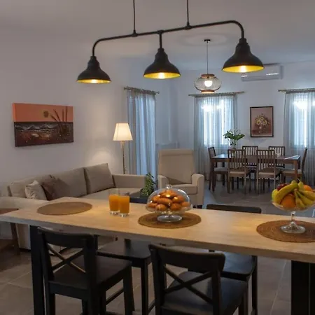 Lindaria House